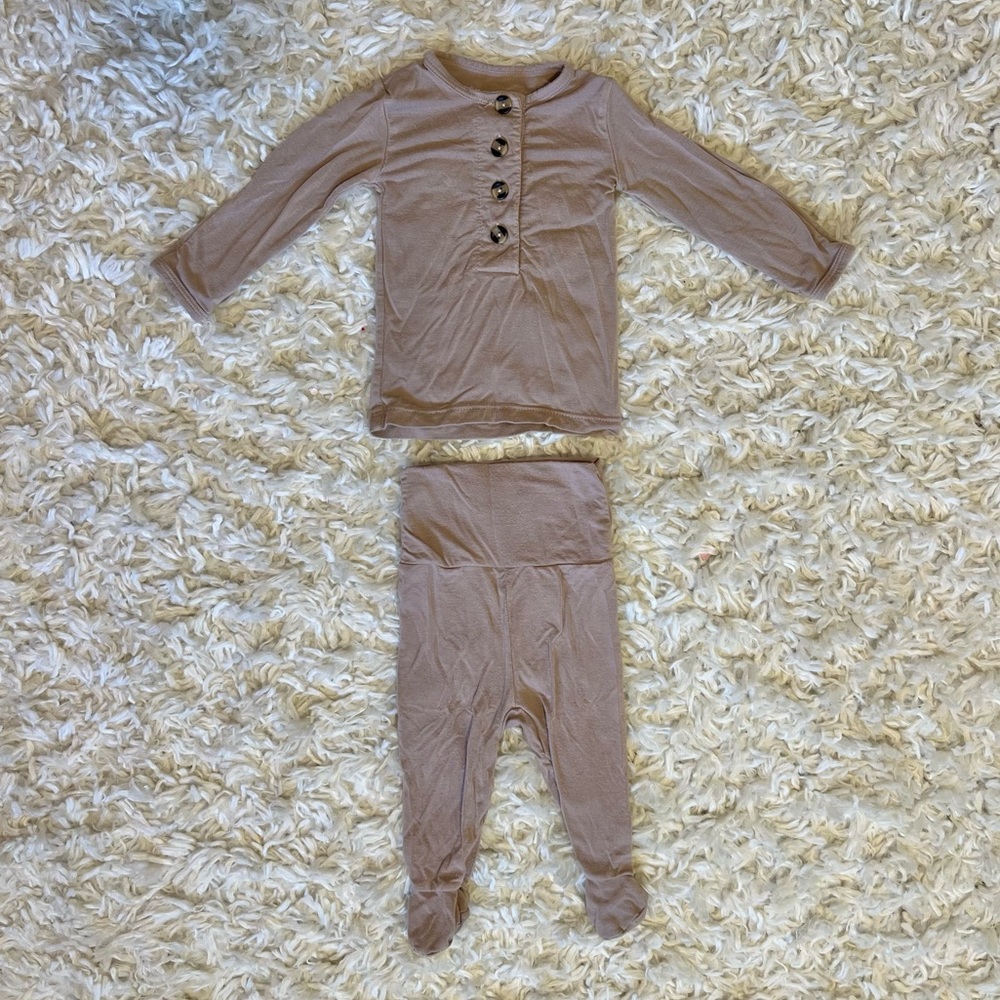 Lou Lou and Company Top and Bottoms Set in Lane. Size Newborn.